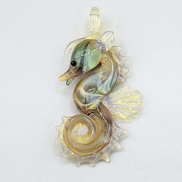 Handcrafted Glass Seahorse Pendant Iridescent Color Shifts Length 2" - Picture 1 of 5